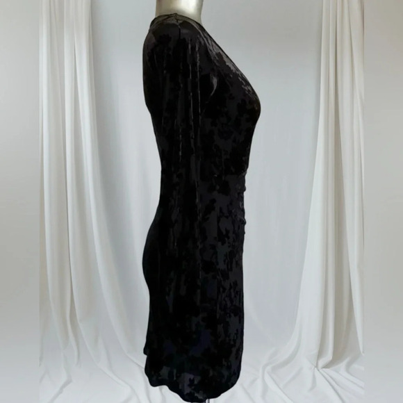 FREE 🆕Black Textured Velvet Dress - Picture 2 of 13